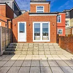 Modern 3 Bedroom Apartment With Ensuite