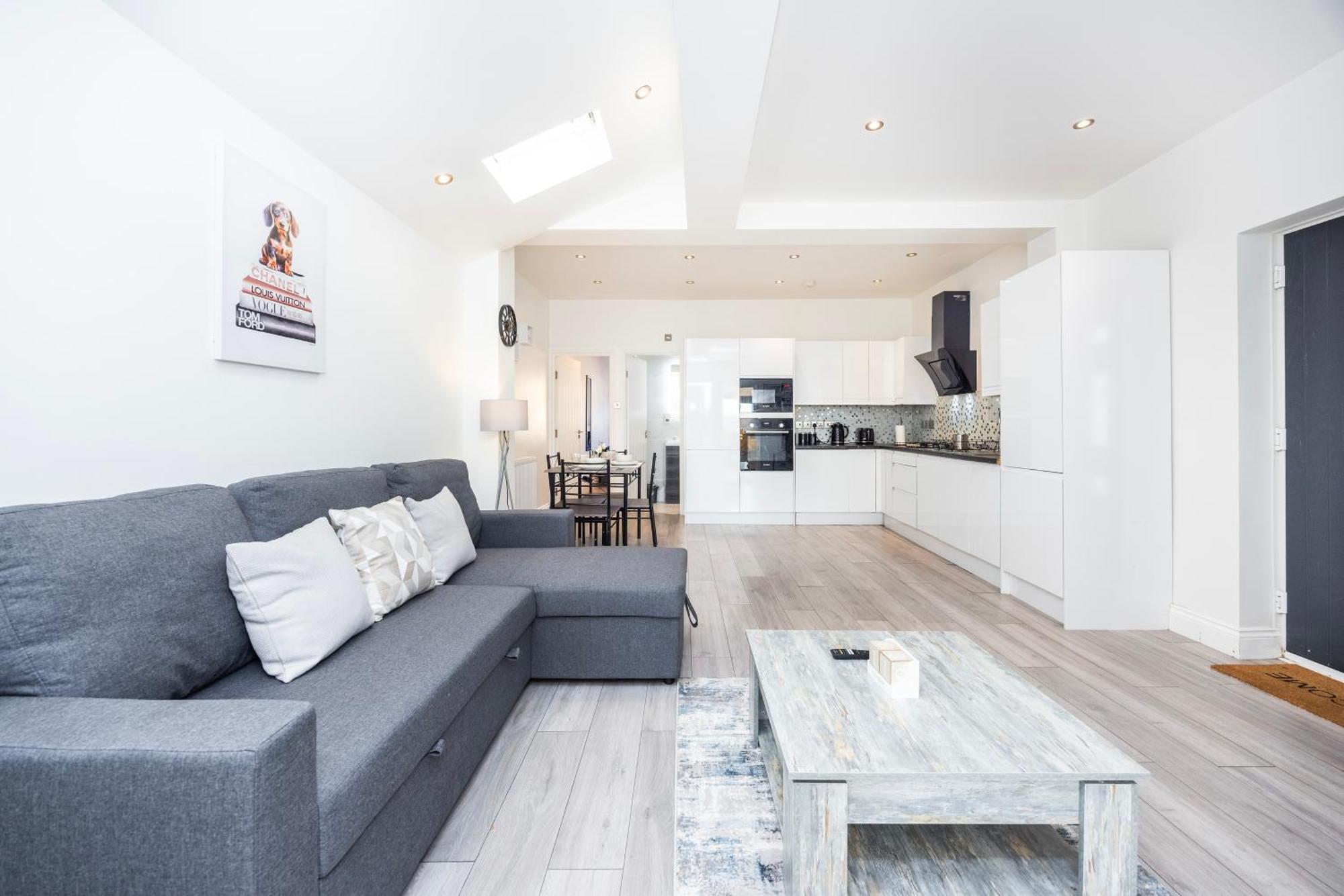 Modern 3 Bedroom With Ensuite