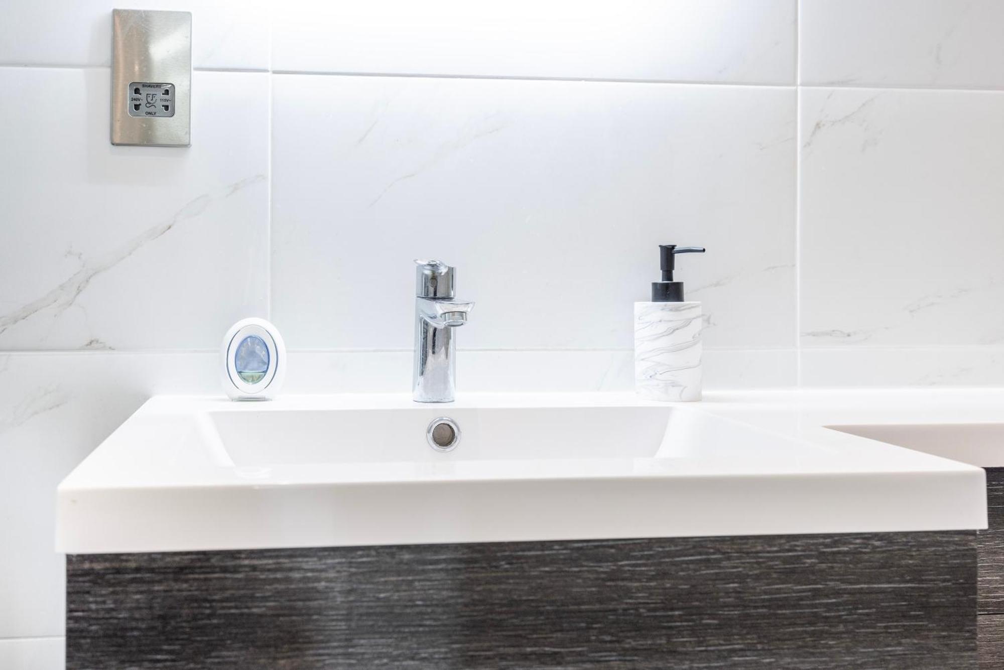 Modern 3 Bedroom With Ensuite Appartamento *