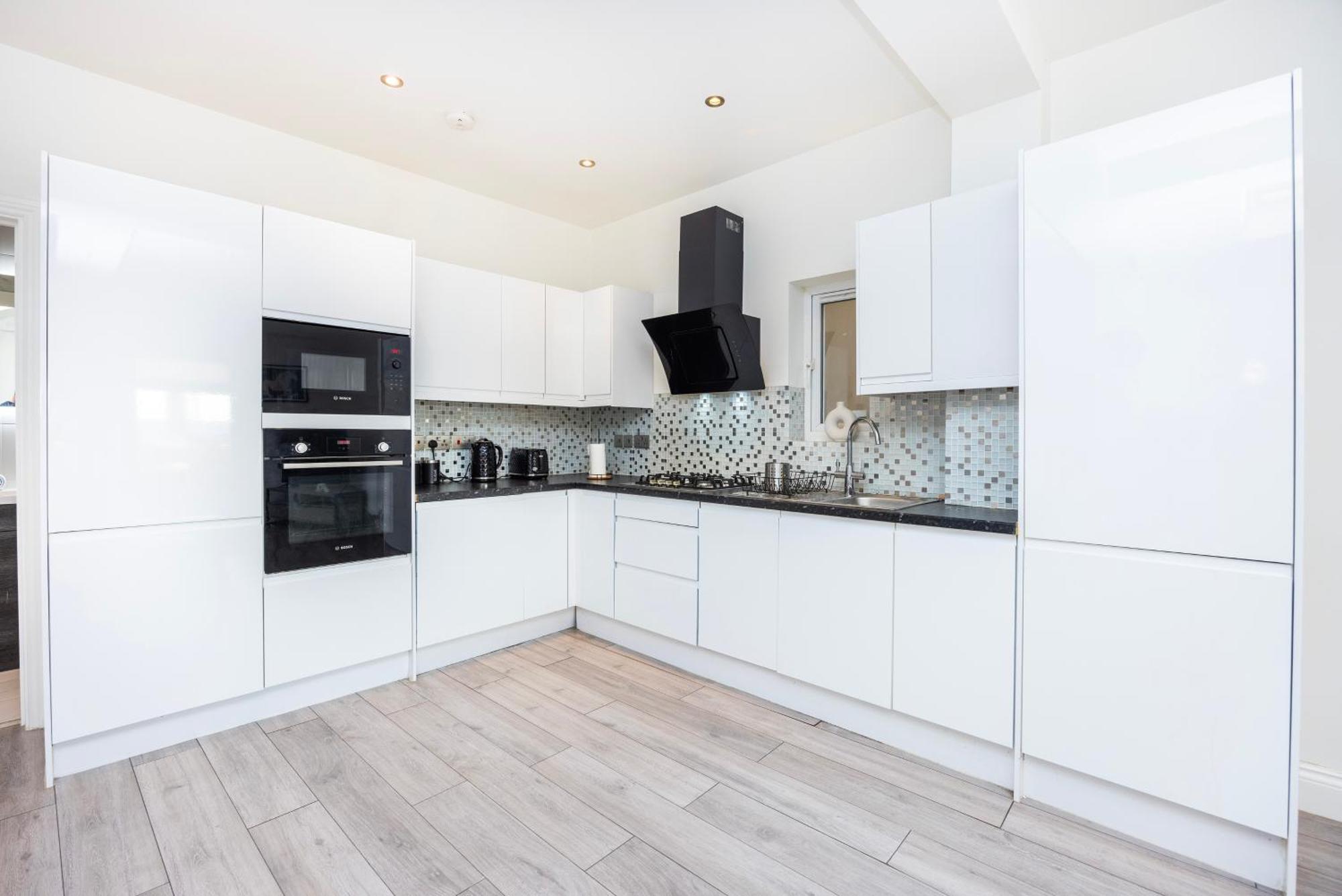 Modern 3 Bedroom With Ensuite Appartamento