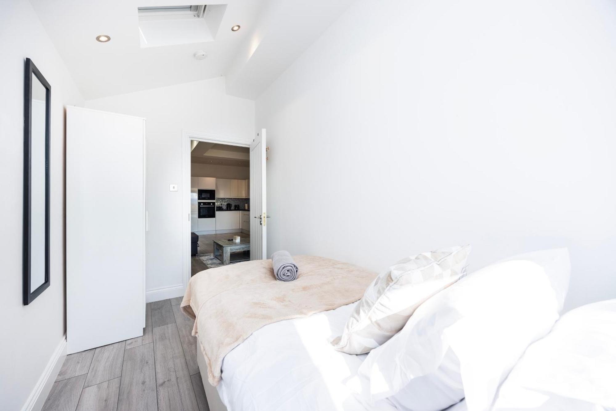 Modern 3 Bedroom With Ensuite Londra
