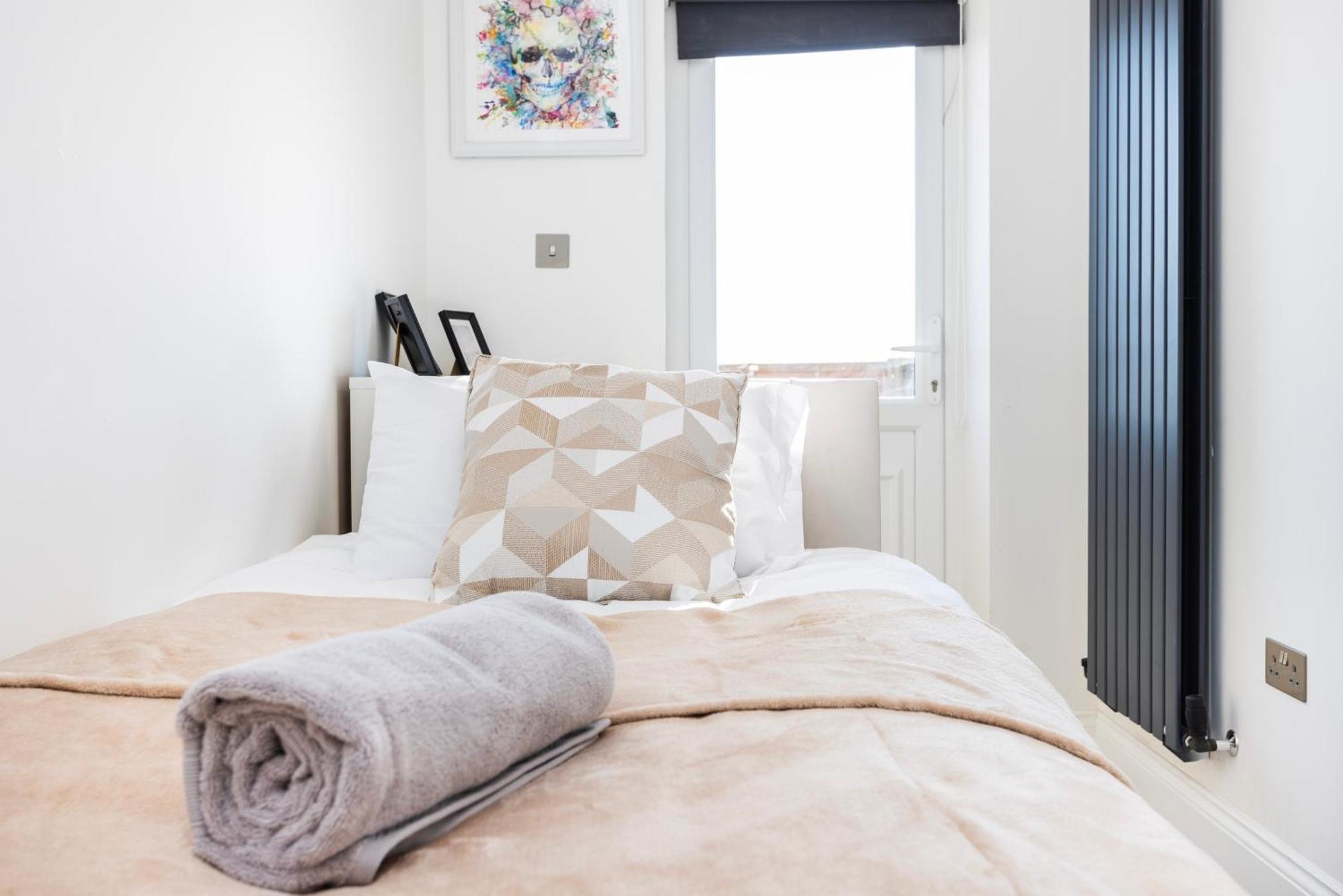 Modern 3 Bedroom With Ensuite Appartamento